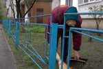 Запорізький чиновник запідозрив двірників у страшному: "Піднімають пил і ганяють вірус вулицями"