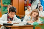 Школярі в класі