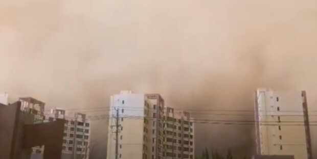Песчаная буря в Китае, скриншот: Youtube