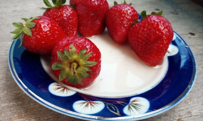 Полуниця і сметана, фото: Pxhere