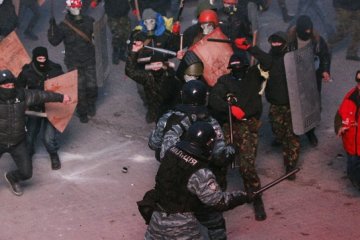 Нове відео, як під час Майдану "Беркут" по звірячому лупцював журналістів (відео)