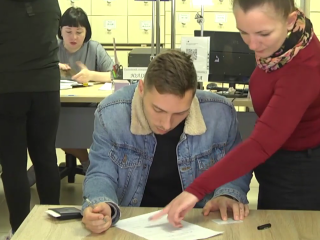 Оформлення соцдопомоги. Фото: скрін youtube