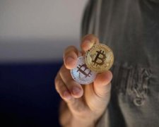 Творець популярної кріптовалюти продав всі свої монети