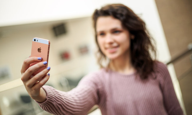 Девушка показала забавный снимок "холостяцкого логова", интерьер заценили миллионы: зачем окружать себя ненужными вещами?