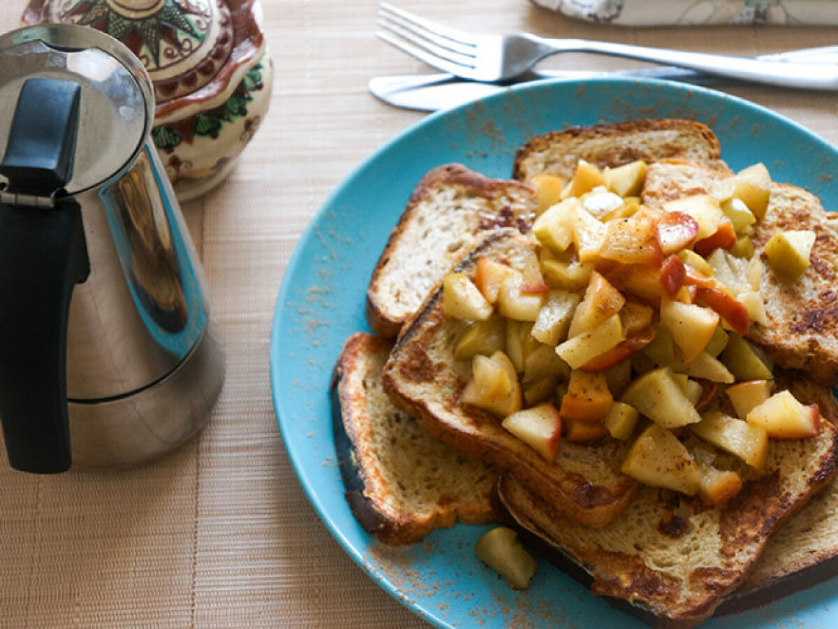 Побалуйте себя вкусным завтраком в выходной: как приготовить сладкие гренки  с яблоками - ЗНАЙ ЮА