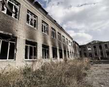 Місцеві жителі покинули зруйновані терористами Піски (фото)