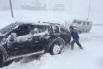 Мощный шторм поглотил Карпаты, горы сковывает лед: "Опасно для жизни"