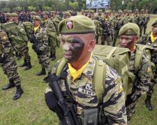 Промазали: філіппінські солдати випадково знищили своїх