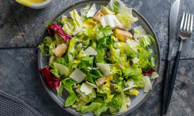 Салат из молодой капусты. Фото Freepik