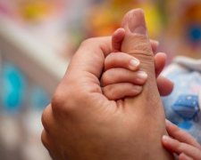Кияни продали новонароджену доньку за сім тисяч