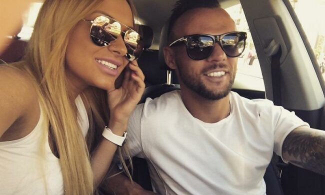 Жена футболиста Динамо похвасталась идеальной фигурой