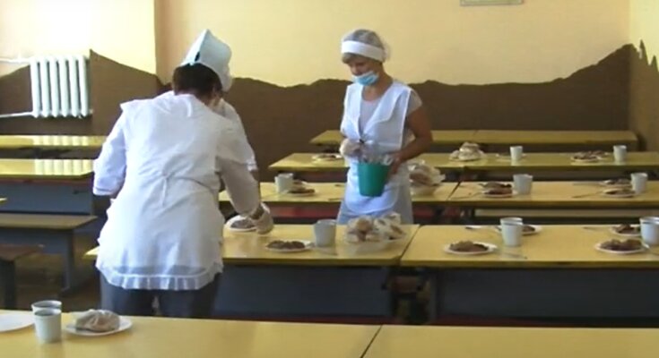 Школьная столовая, фото: кадр из видео