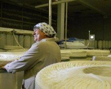 Страшний тренд: люди праці тікають з України тисячами