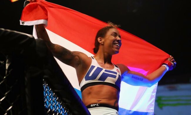 Чемпионку UFC лишили титула