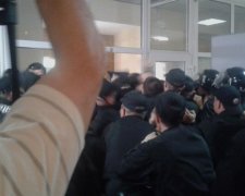 "Правый сектор" пошел штурмом на одесских судей