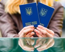 Перший день безвізу: як українців зустрічали в Європі