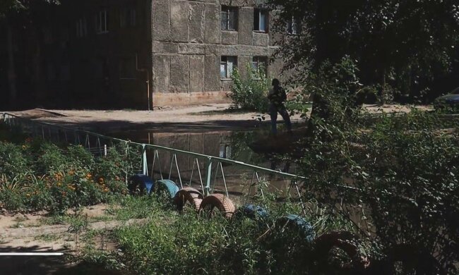 Коммунальщики Филатова заливают днепрян нечистотами — вода бьет ключем, вонь на весь район