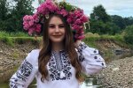 Красуня-франківчанка у вінку стала королевою купальської ночі - вишиванка і "корона" з квітів у волоссі