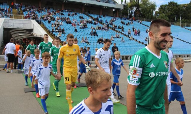 УПЛ: Карпати перемагають Зірку, Сталь і Ворскла голів на забивали