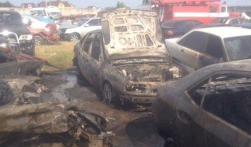 На штрафмайданчику під Києвом згоріли 6 автівок