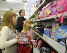 Українці беруть кредити, аби зібрати дітей до школи
