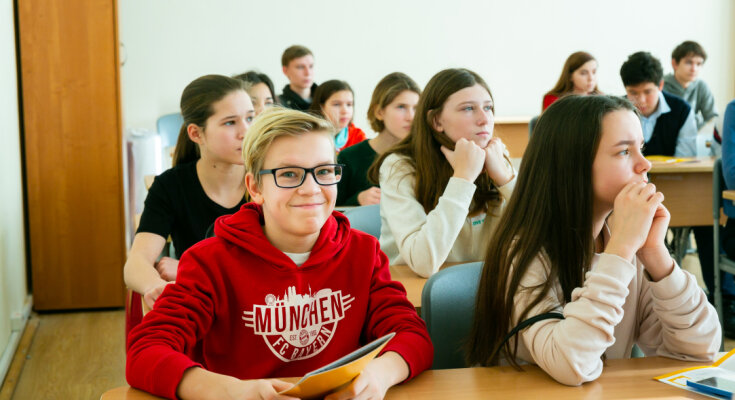 Учні старших класів. Скрін youtybe