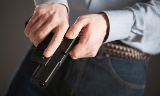 Герой или сумасшедший: парень с огнестрелом пришел  вершить правосудие к копам