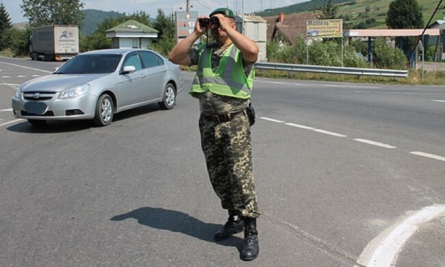 Рабочие будни милицейского спецпоста на Закарпатье (фото)
