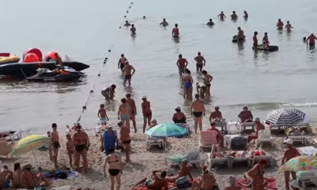 Фахівці розповіли, чим годують відпочивальників на українських пляжах: небезпечно для життя