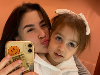 Иванна Сасанчин с дочерью, фото из соцсетей