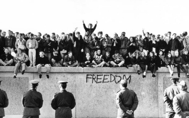 Умер политик, который "развалил" Берлинскую стену