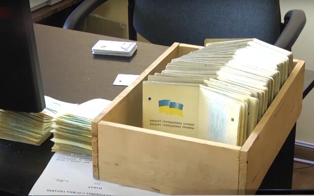 Украинцы за границей, впервые оформляющие паспорт, смогут пройти идентификацию по видео