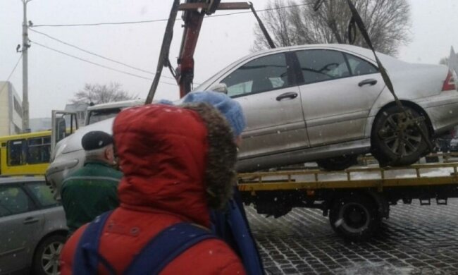 П'яні священики каталися вулицями Львова (фото)