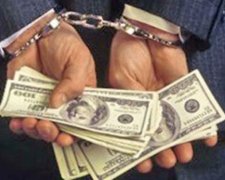 У Запоріжжі працівник військкомату спіймався на хабарі у 900 доларів