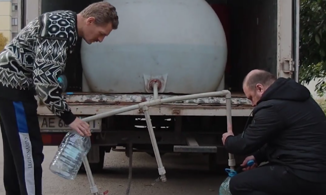 Підвіз води. Фото: скрін youtube