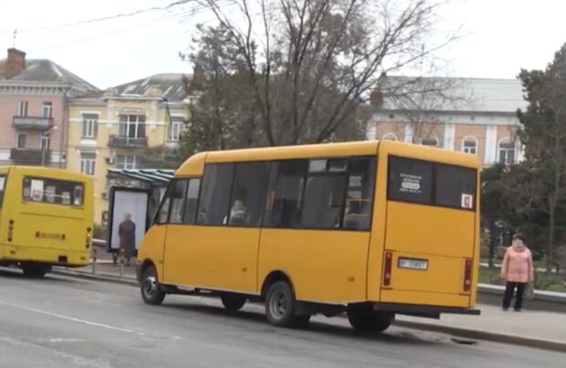 Громадський транспорт, кадр з відео