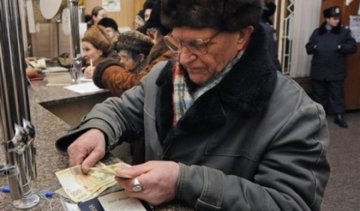 Переселенці отримають в липні платіжні карти-пенсійні посвідчення