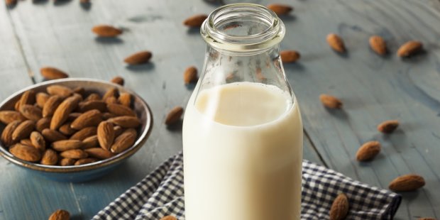 пісний рецепт: мигдальне молоко в домашніх умовах