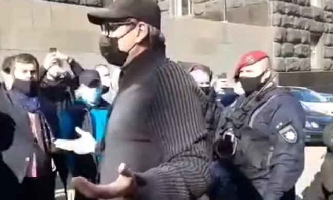 Протестуючі під Кабміном, скріншот відео