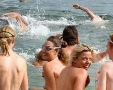 Днепряне хотят купаться на городских пляжах голыми