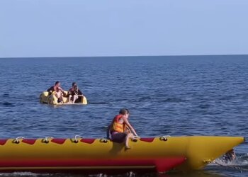 Відпочинок біля моря, скріншот: Youtube