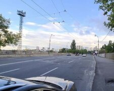 У Києві з мосту стягнули молоду дівчину, якій різко набридло жити