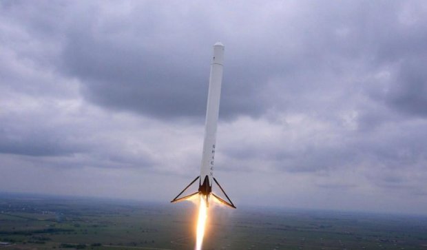 Посадку Falcon-9 сняли с высоты птичьего полета
