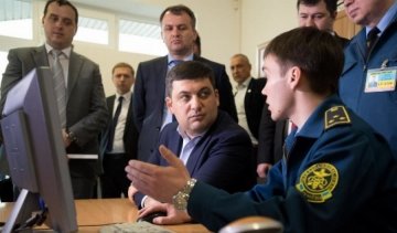 Гройсман створив 20 фіскально-поліцейських бригад з відеокамерами
