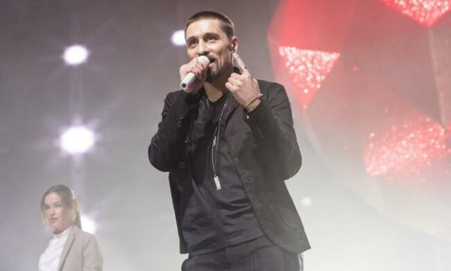 "Милиция", драка и сосиска между ног: Билан показал новый клип