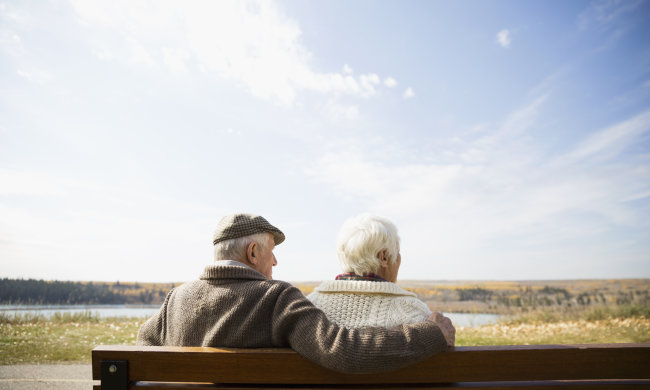 Украинцев оставили без пенсий, придется копить с детства: шокирующие цифры