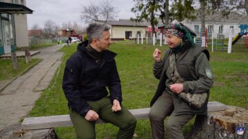 Олександр Педан з волонтерами, фото: пресслужба Нового каналу