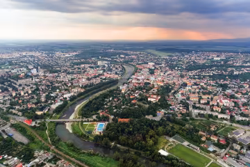 На Закарпатті землю для переселенців роздають за вигідними умовами "своїм": скандал навколо "Добробуду" та його зв'язки з Павлом Котиком