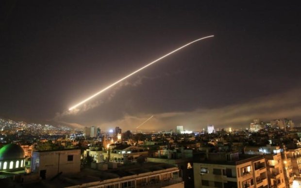 Удар по Сирии: на видео показали, как бомбили ракеты