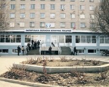 "Сокровищница" больницы: в Запорожье обнаружили свалку останков, кадры не для слабонервных